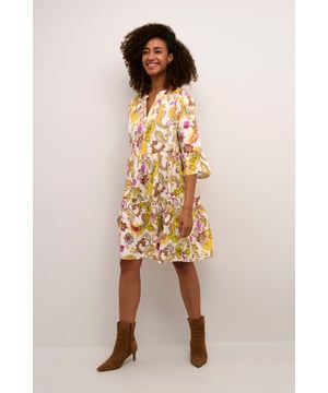 Kim,Loose fit,Boven de knie,3/4 mouwen  Fijne was 30°, niet bleken, niet in de droger drogen, Druipnat ophangen in de schaduw, koud strijken max. 110° C, Droogreiniging  55% Viscose (LENZING™ ECOVERO™),45% Viscose