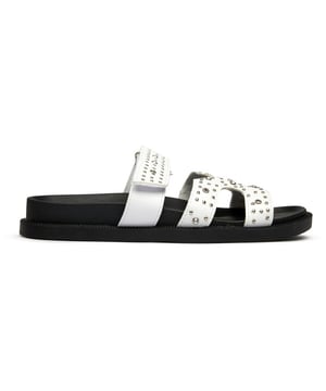 Sandalias blancas Solesister Hope con plantilla de tachuelas para mujer, fabricadas con sintético y suela sintética. Incluyen: tira superior con velcro para un ajuste óptimo, forro y plantilla sintéticos.
