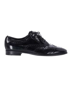 Empfohlener Verkaufspreis
Verleihen Sie Ihren Freizeitschuhen mit diesen Sneakers von Prada einen luxuriösen Touch. Sie sind aus schwarzem Lackleder gefertigt und mit Brogue-Details und Schnürung versehen. Sie sind die perfekte Wahl, wenn Sie sowohl Komfort als auch Stil wünschen.

Mit Staubbeutel.

Prada-Brogues zum Schnüren aus schwarzem Lackleder
Zustand: gut
Material: Lackleder
Größe: US7,5
Gebrauchsspuren: abgewetzte Sohlen
SKU: 355801