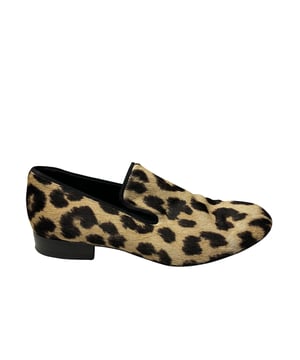 VINTAGE, RRP AS NEW
These stylish loafers will lend you comfort and style to your daily casual walks. Crafted from pony hair, these loafers by Céline feature a round toe, animal print, slight heel, lined with leather.

Céline Loafers in Animal Print Ponyhair
Condition: good
Color: Animal Print
Material: Ponyhair
Size: 37.5
Sign of wear: Yes
SKU: 97634