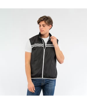 Bescherming en stijl in één kledingstuk: het BIKKEMBERGS donsjack voor heren is de ideale bondgenoot tegen de kou, met een modern design en sportieve details.