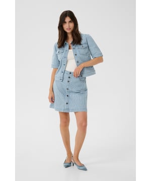 Slim fit,Korte lengte,Korte mouwen  Wassen op 40°, niet bleken, niet in de droger drogen, Druipnat ophangen in de schaduw, warm strijken max. 150° C, Chemisch laten reinigen.  98% Katoen,2% Elastaan