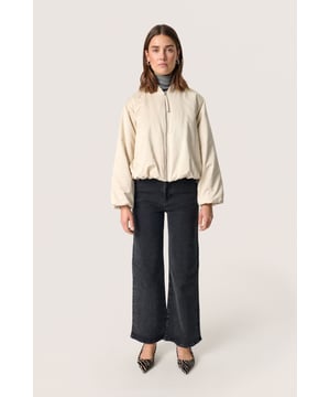 Baggy fit,Korte lengte,Lange mouwen  Fijne was 30°, niet bleken, niet in de droger drogen, Druipnat ophangen in de schaduw, koud strijken max. 110° C, Droogreiniging  57% Katoen,43% Polyester