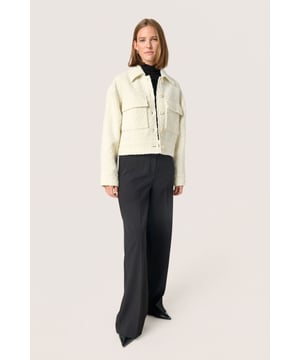 Casual fit,Korte lengte,Lange mouwen  Chemisch laten reinigen, niet bleken, niet in de droger drogen, Druipnat ophangen in de schaduw, koud strijken max. 110° C, Droogreiniging  100% Polyester