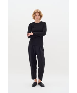 Slim fit,Lange Ärmel  30° waschbar, Nicht bleichen, Nicht im Trockner trocknen, Tropnass aufhängen im Schatten, Kalt bügeln max. 110° C, Nicht trockenreinigen  95% Polyester,3% Metallisch,2% Elasthan