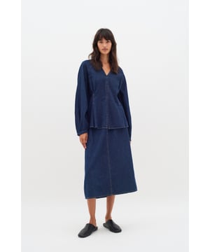 Feminine Form,Lange Ärmel  30° waschbar, Nicht bleichen, Trocknen im Trockner schonend, Tropnass aufhängen im Schatten, Warm bügeln max. 150° C, Trockenreinigung  82% Baumwolle,18% Leinen