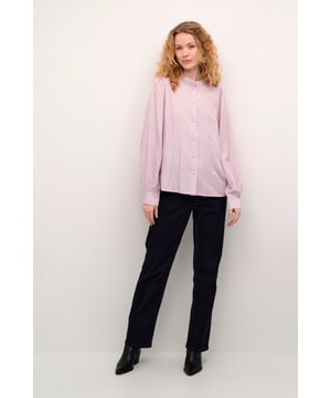 Regular fit,Normale Länge,Lange Ärmel  30° waschbar, Nicht bleichen, Nicht im Trockner trocknen, Tropnass aufhängen, Kalt bügeln max. 110° C, Trockenreinigung  70% Viskose,30% Polyester