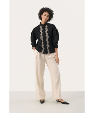 Relaxed fit,Lange mouwen  Fijne was 30°, niet bleken, niet in de droger drogen, Druipnat ophangen, koud strijken max. 110° C, Droogreiniging  65% Katoen,30% Viscose,5% Linnen