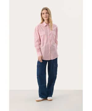 Oversize fit,Lange Ärmel  30° waschbar, Nicht bleichen, Trocknen im Trockner schonend, Tropnass aufhängen, Kalt bügeln max. 110° C, Nicht trockenreinigen  100% Baumwolle (Organisch)