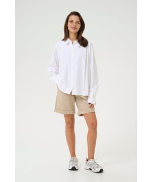 Loose fit,Lange mouwen  Wassen op 30°, niet bleken, drogen in droger behoedzaam, Druipnat ophangen in de schaduw, warm strijken max. 150° C, Droogreiniging  52% Katoen,48% Polyester