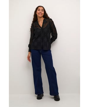 Relaxed fit,Normale lengte,Lange mouwen  Fijne was 30°, niet bleken, niet in de droger drogen, Druipnat ophangen in de schaduw, koud strijken max. 110° C, Droogreiniging  70% Polyamide,30% Katoen