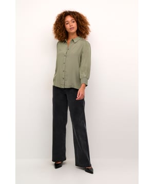 Regular fit,3/4 mouwen  Fijne was 30°, niet bleken, niet in de droger drogen, Druipnat ophangen in de schaduw, warm strijken max. 150° C,.  50% Viscose,50% Viscose (LENZING™ ECOVERO™)