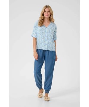 Baggy fit,Korte lengte,Korte mouwen  Fijne was 30°, niet bleken, niet in de droger drogen, Druipnat ophangen in de schaduw, koud strijken max. 110° C, Droogreiniging  100% Viscose (LENZING™ ECOVERO™)