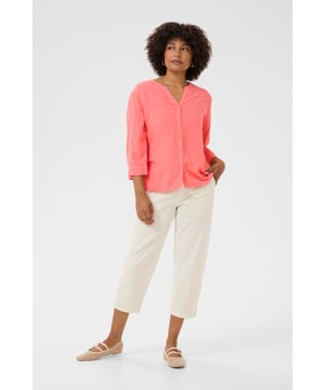 Regular fit,Heup lengte,3/4 mouwen  Fijne was 30°, niet bleken, niet in de droger drogen, Druipnat ophangen in de schaduw, koud strijken max. 110° C, Droogreiniging  70% Viscose,30% Linnen