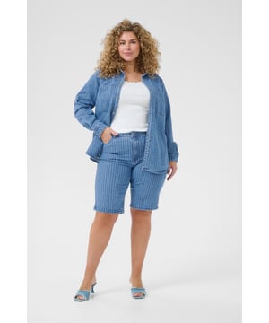 Loose fit,Lange mouwen  Fijne was 40°, niet bleken, niet in de droger drogen, Druipnat ophangen in de schaduw, warm strijken max. 150° C, Droogreiniging  57% Katoen,39% Polyester,3% Viscose,1% Elastaan