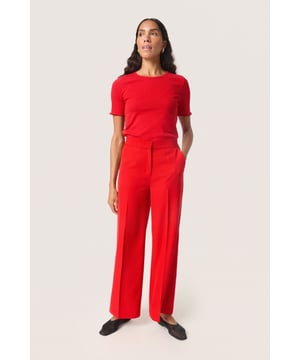 Slim fit,Kurzarm  Schonwäsche 30°, Nicht bleichen, Nicht im Trockner trocknen, Warm bügeln max. 150° C, Trockenreinigung  100% Baumwolle
