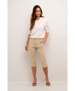 Slim/ Regular fit,Net onder de knie,Regular fit  Wassen op 40°, niet bleken, niet in de droger drogen, Druipnat ophangen in de schaduw, warm strijken max. 150° C, Chemisch laten reinigen.  98% Katoen,2% Elastaan