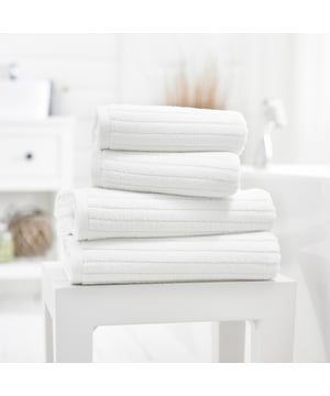 The Rialto Ribbed Towels by Deyongs are designed to bring a touch of elegance and practicality to your bathroom. Crafted with 480gsm Zero Twist Cotton, these towels are lightweight yet incredibly soft, plush, and absorbent, making them an excellent choice for both daily use and pampering moments.