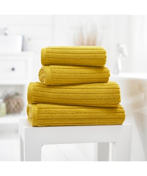 The Rialto Ribbed Towels by Deyongs are designed to bring a touch of elegance and practicality to your bathroom. Crafted with 480gsm Zero Twist Cotton, these towels are lightweight yet incredibly soft, plush, and absorbent, making them an excellent choice for both daily use and pampering moments.