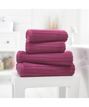 The Rialto Ribbed Towels by Deyongs are designed to bring a touch of elegance and practicality to your bathroom. Crafted with 480gsm Zero Twist Cotton, these towels are lightweight yet incredibly soft, plush, and absorbent, making them an excellent choice for both daily use and pampering moments.