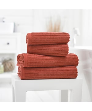 The Rialto Ribbed Towels by Deyongs are designed to bring a touch of elegance and practicality to your bathroom. Crafted with 480gsm Zero Twist Cotton, these towels are lightweight yet incredibly soft, plush, and absorbent, making them an excellent choice for both daily use and pampering moments.