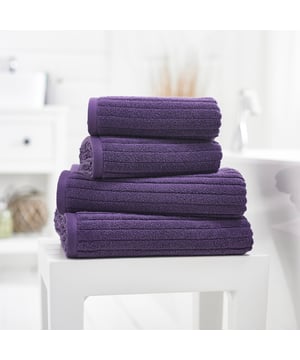 The Rialto Ribbed Towels by Deyongs are designed to bring a touch of elegance and practicality to your bathroom. Crafted with 480gsm Zero Twist Cotton, these towels are lightweight yet incredibly soft, plush, and absorbent, making them an excellent choice for both daily use and pampering moments.
