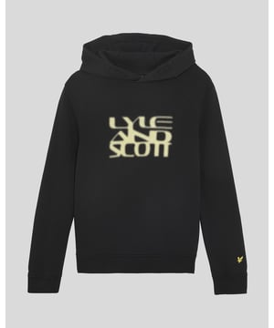 Wir präsentieren den Formation Blur Graphic Hoodie, ein herausragendes Stück aus unserem Sortiment für Jungen, Junioren und Teenager. Dieser Hoodie aus 100 % hochwertiger Baumwolle vereint modernes Design mit Komfort. Seine markanten grafischen Details werten Freizeitkleidung auf und machen ihn zu einem unverzichtbaren Bestandteil der Garderobe jedes jungen Trendsetters. – 100 % Baumwolle für Weichheit und Strapazierfähigkeit – Normale Passform für Bewegungsfreiheit – Auffälliger Grafikdruck für mehr Optik – Vielseitige Styling-Optionen für verschiedene Anlässe – Ikonisches Logo-Branding für zusätzliches Prestige, prominent platziert. Werten Sie Ihre Frühlingskollektion für Herren mit diesem Hoodie auf, einer perfekten Mischung aus Stil und Komfort für die moderne Jugend.