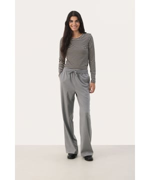 Easy fit,Comfort Taile,Lang,Weite leg  Schonwäsche 30°, Nicht bleichen, Nicht im Trockner trocknen, Tropnass aufhängen im Schatten, Kalt bügeln max. 110° C, Trockenreinigung  65% Polyester (Recycelt),33% Viskose,2% Elasthan