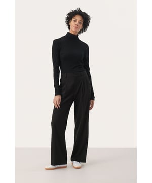 Classic fit,Regular taille,Lange lengte,Relaxed  Fijne was 30°, niet bleken, niet in de droger drogen, Druipnat ophangen in de schaduw, koud strijken max. 110° C, Droogreiniging  63% Polyester (Gerecycled),33% Viscose,4% Elastaan