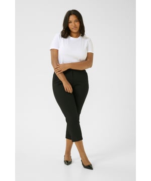 Regular fit,Elastische taille,Cropped lengte,Straight  Wassen op 30°, niet bleken, niet in de droger drogen, Druipnat ophangen in de schaduw, koud strijken max. 110° C, Droogreiniging  83% Polyester,14% Viscose,3% Elastaan
