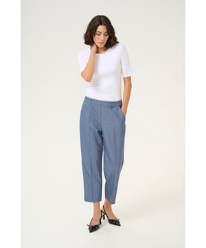 Casual fit,Hohe Taille,Knöchellänge,Gerade  30° waschbar, Nicht bleichen, Nicht im Trockner trocknen, Tropnass aufhängen im Schatten, Kalt bügeln max. 110° C, Trockenreinigung  77% Polyester (Recycelt),18% Viskose,5% Elasthan