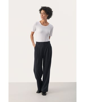 Classic fit,Normale Passform,Lang,Weite leg  Schonwäsche 30°, Nicht bleichen, Nicht im Trockner trocknen, Tropnass aufhängen im Schatten, Kalt bügeln max. 110° C, Trockenreinigung  63% Polyester (Recycelt),33% Viskose,4% Elasthan