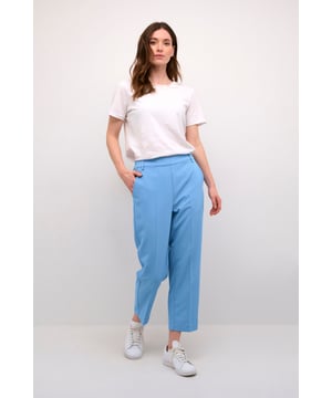 Casual fit,Hoge taille,Cropped lengte,Straight  Wassen op 30°, niet bleken, niet in de droger drogen, Druipnat ophangen in de schaduw, koud strijken max. 110° C, Droogreiniging  77% Polyester (Gerecycled),18% Viscose,5% Elastaan