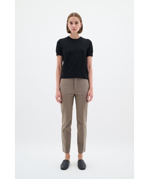 Slim fit,Halfhoge taille,Enkel lengte  Fijne was 30°, niet bleken, niet in de droger drogen, Druipnat ophangen, koud strijken max. 110° C, Droogreiniging  58% Katoen,37% Polyester,5% Elastaan