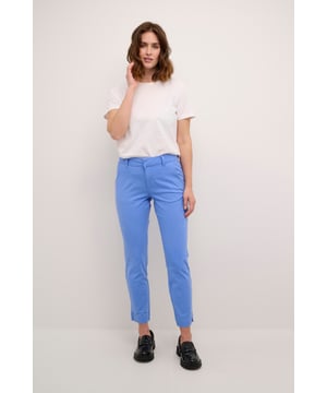 Regular fit,Normale Passform,7/8 Länge,Slim Fit  Schonwäsche 30°, Nicht bleichen, Nicht im Trockner trocknen, Tropnass aufhängen im Schatten, Kalt bügeln max. 110° C, Trockenreinigung  98% Baumwolle,2% Elasthan