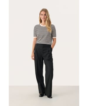 Classic fit,Regular taille,Lange lengte,Relaxed  Wassen op 30°, niet bleken, niet in de droger drogen, Druipnat ophangen in de schaduw, koud strijken max. 110° C, Droogreiniging  65% Polyester (Gerecycled),29% Viscose,4% Polyester,2% Elastaan