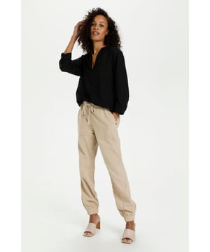 Relaxed fit,Regular taille,Enkel lengte  Wassen op 30°, niet bleken, drogen in droger behoedzaam, Druipnat ophangen in de schaduw, warm strijken max. 150° C, Droogreiniging  100% Katoen