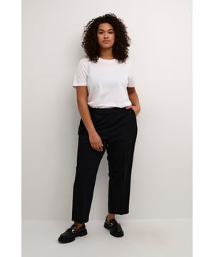 Regular fit,Elastische taille,Cropped lengte,Straight  Wassen op 30°, niet bleken, niet in de droger drogen, Druipnat ophangen in de schaduw, koud strijken max. 110° C,   77% Polyester (Gerecycled),18% Viscose,5% Elastaan