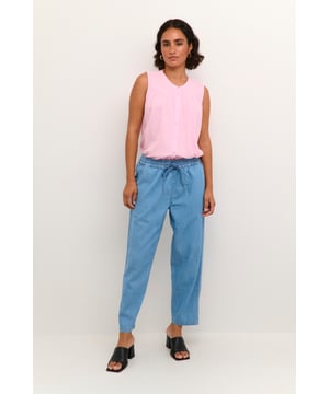Regular fit,Hoge taille,Cropped lengte,Straight  Wassen op 30°, niet bleken, drogen in droger behoedzaam, Druipnat ophangen in de schaduw, warm strijken max. 150° C, Droogreiniging  100% Katoen