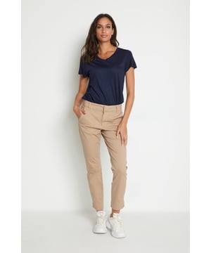 Regular fit,Normale Passform,7/8 Länge,Slim Fit  Schonwäsche 30°, Nicht bleichen, Nicht im Trockner trocknen, Tropnass aufhängen im Schatten, Kalt bügeln max. 110° C, Trockenreinigung  98% Baumwolle,2% Elasthan