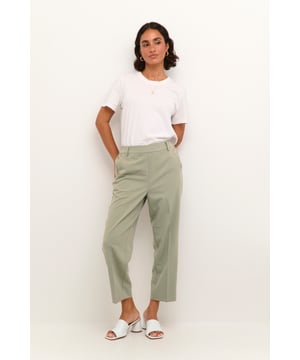 Casual fit,Hoge taille,Cropped lengte,Straight  Wassen op 30°, niet bleken, niet in de droger drogen, Druipnat ophangen in de schaduw, koud strijken max. 110° C, Droogreiniging  77% Polyester (Gerecycled),18% Viscose,5% Elastaan