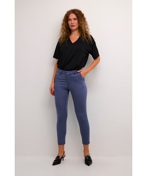 Regular fit,Normale Passform,Knöchellänge,Slim Fit  Schonwäsche 30°, Nicht bleichen, Nicht im Trockner trocknen, Tropnass aufhängen im Schatten, Kalt bügeln max. 110° C, Trockenreinigung  38% Polyester,30% Baumwolle,30% Viskose,2% Elasthan