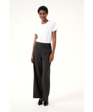 Regular fit,Hoge taille,Volledige lengte met hakken,Relaxed  Fijne was 30°, niet bleken, niet in de droger drogen, Druipnat ophangen in de schaduw, koud strijken max. 110° C, Droogreiniging  55% Katoen,42% Polyamide,3% Elastaan