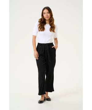 Loose fit,Cropped lengte,Straight  Fijne was 30°, niet bleken, niet in de droger drogen, Druipnat ophangen in de schaduw, koud strijken max. 110° C, Niet droog reinigen  98% Polyester,2% Elastaan
