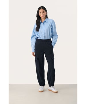 Relaxed fit,Comfort Taile,Knöchellänge,Tapered  Schonwäsche 30°, Nicht bleichen, Nicht im Trockner trocknen, Tropnass aufhängen im Schatten, Kalt bügeln max. 110° C, Trockenreinigung  65% Polyester (Recycelt),33% Viskose,2% Elasthan