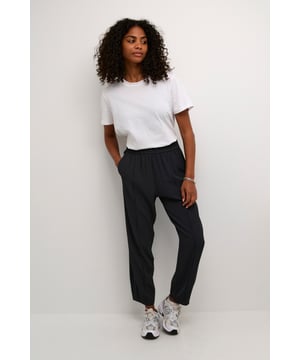 Regular fit,Hohe Taille,Knöchellänge,Tapered  30° waschbar, Nicht bleichen, Nicht im Trockner trocknen, Tropnass aufhängen im Schatten, Warm bügeln max. 150° C, Trockenreinigung  100% Polyester