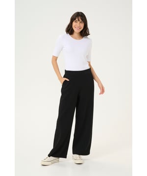 Regular fit,Lang,Weite leg  Schonwäsche 30°, Nicht bleichen, Nicht im Trockner trocknen, Tropnass aufhängen im Schatten, Warm bügeln max. 150° C, Trockenreinigung  50% Polyester,45% Viskose,5% Elasthan