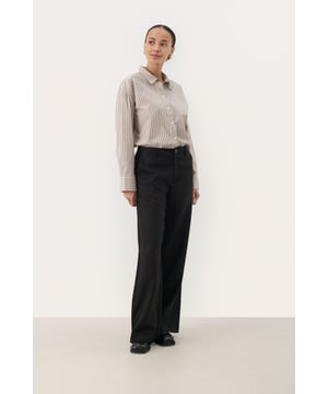 Classic fit,Regular taille,Lange lengte,Relaxed  Wassen op 30°, niet bleken, niet in de droger drogen, Druipnat ophangen in de schaduw, koud strijken max. 110° C, Droogreiniging  100% Linnen