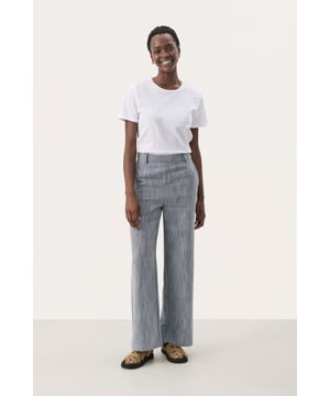 Classic fit,Regular taille,Lange lengte,Relaxed  Fijne was 30°, niet bleken, niet in de droger drogen, Druipnat ophangen in de schaduw, koud strijken max. 110° C,   65% Katoen,35% Polyester
