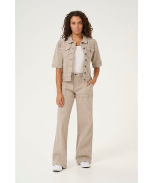 Straight fit,Hoge taille,Lange lengte,Straight  Wassen op 40°, niet bleken, niet in de droger drogen, Druipnat ophangen in de schaduw, warm strijken max. 150° C, Chemisch laten reinigen.  98% Katoen,2% Elastaan
